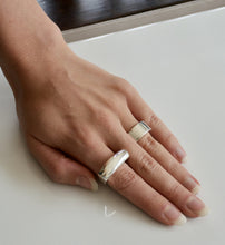 Load image into Gallery viewer, Sterling Silver Curve Ring