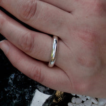 Load image into Gallery viewer, Heavy Weight Round Ring