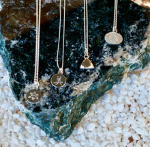 Load image into Gallery viewer, Round Flower Pendant