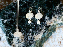 Load image into Gallery viewer, Rustic Swirl Pendant